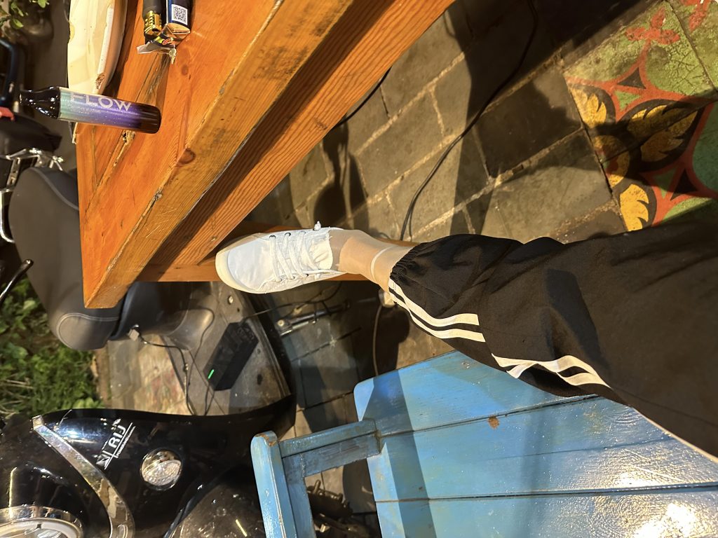 丝袜里面捆绑和美女约会吃饭