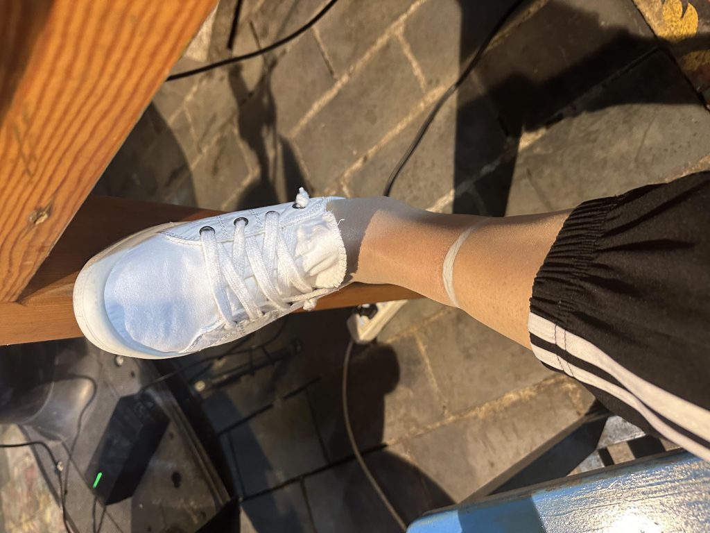 丝袜里面捆绑和美女约会吃饭