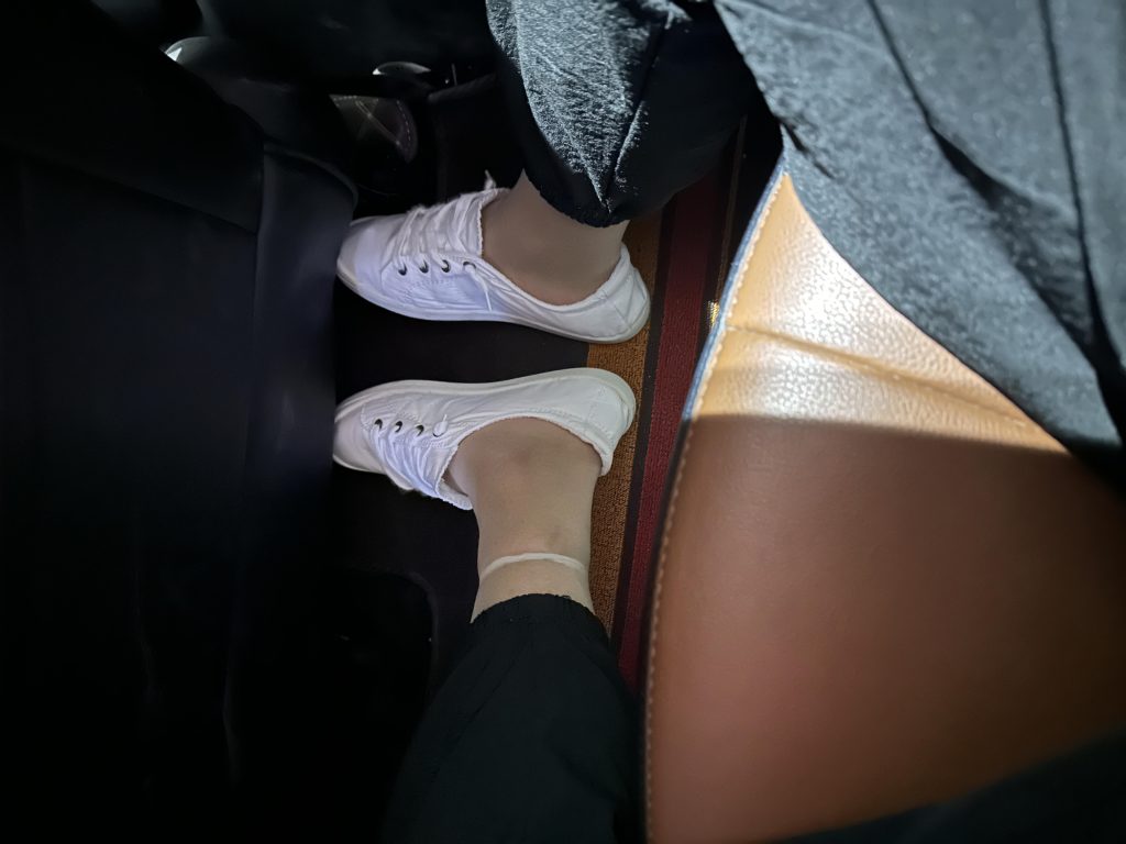 丝袜里面捆绑和美女约会吃饭