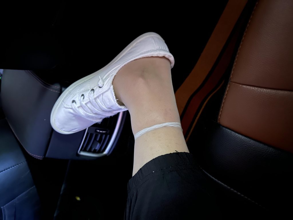 丝袜里面捆绑和美女约会吃饭