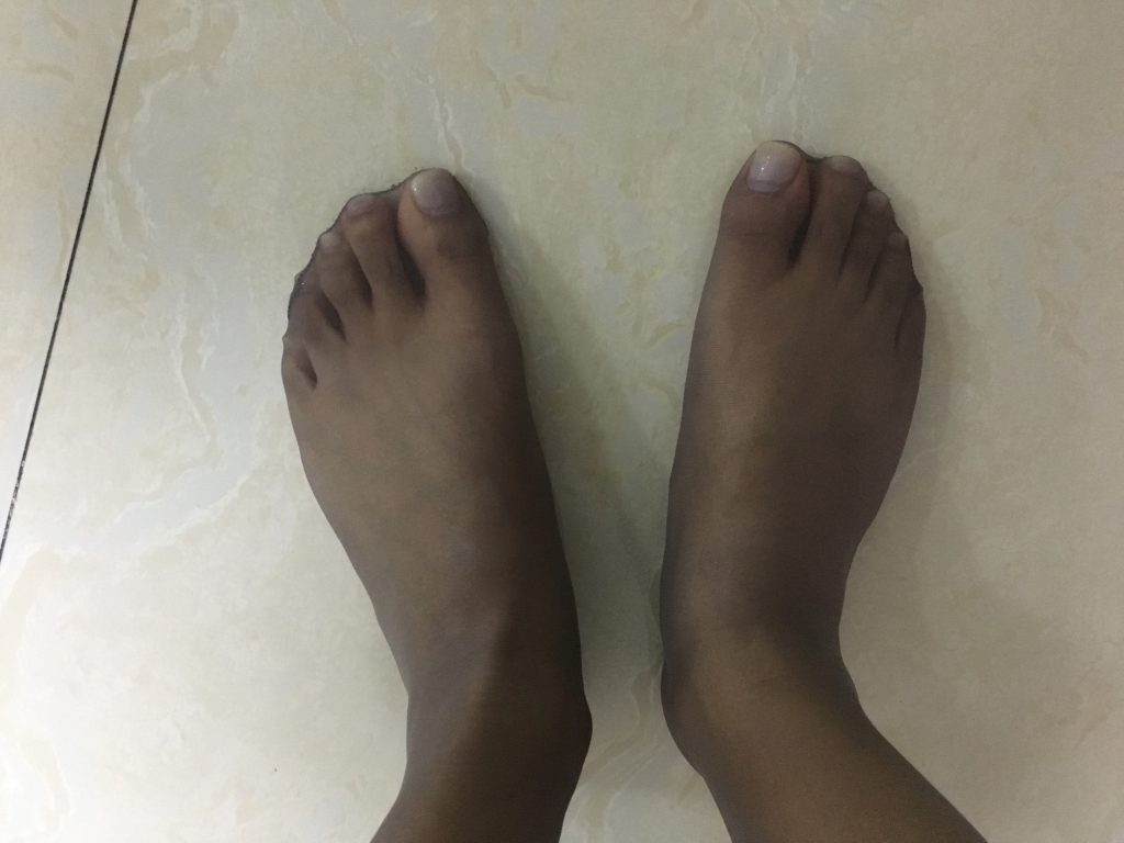 换个丝袜款式和鞋