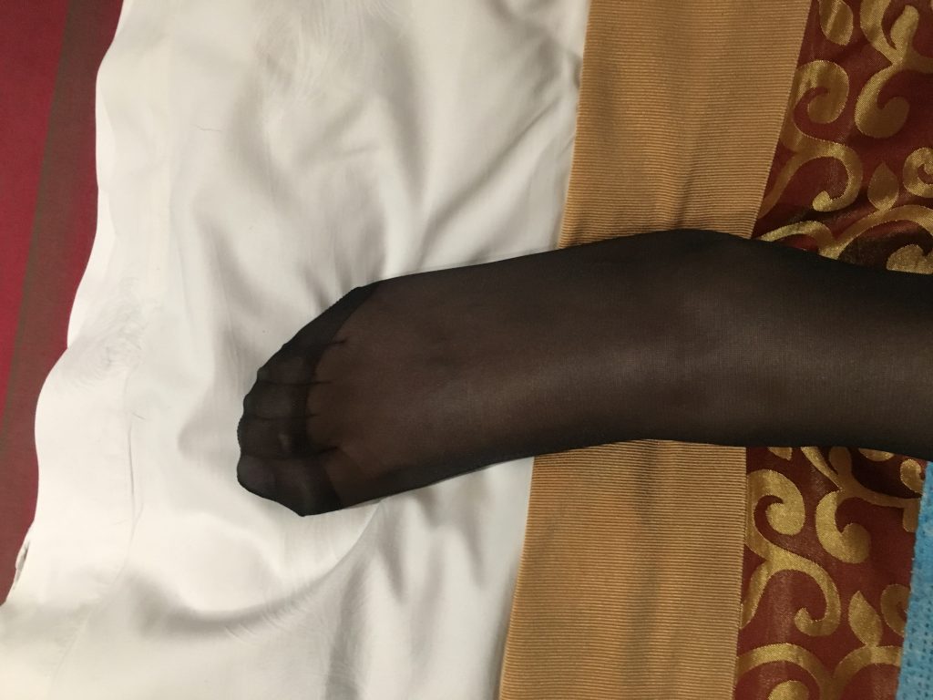 换个丝袜款式和鞋