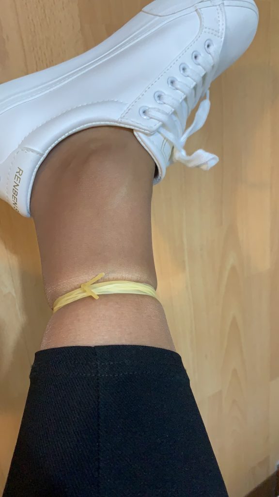 紧身裤加皮筋捆绑