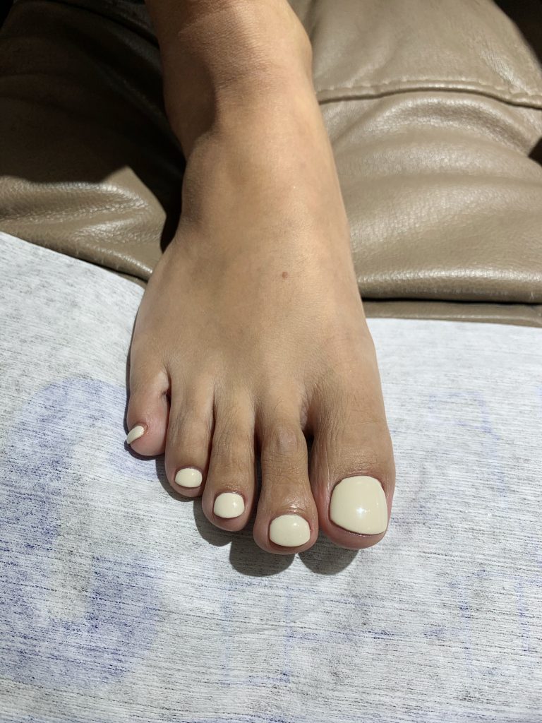 白色美甲好看吗