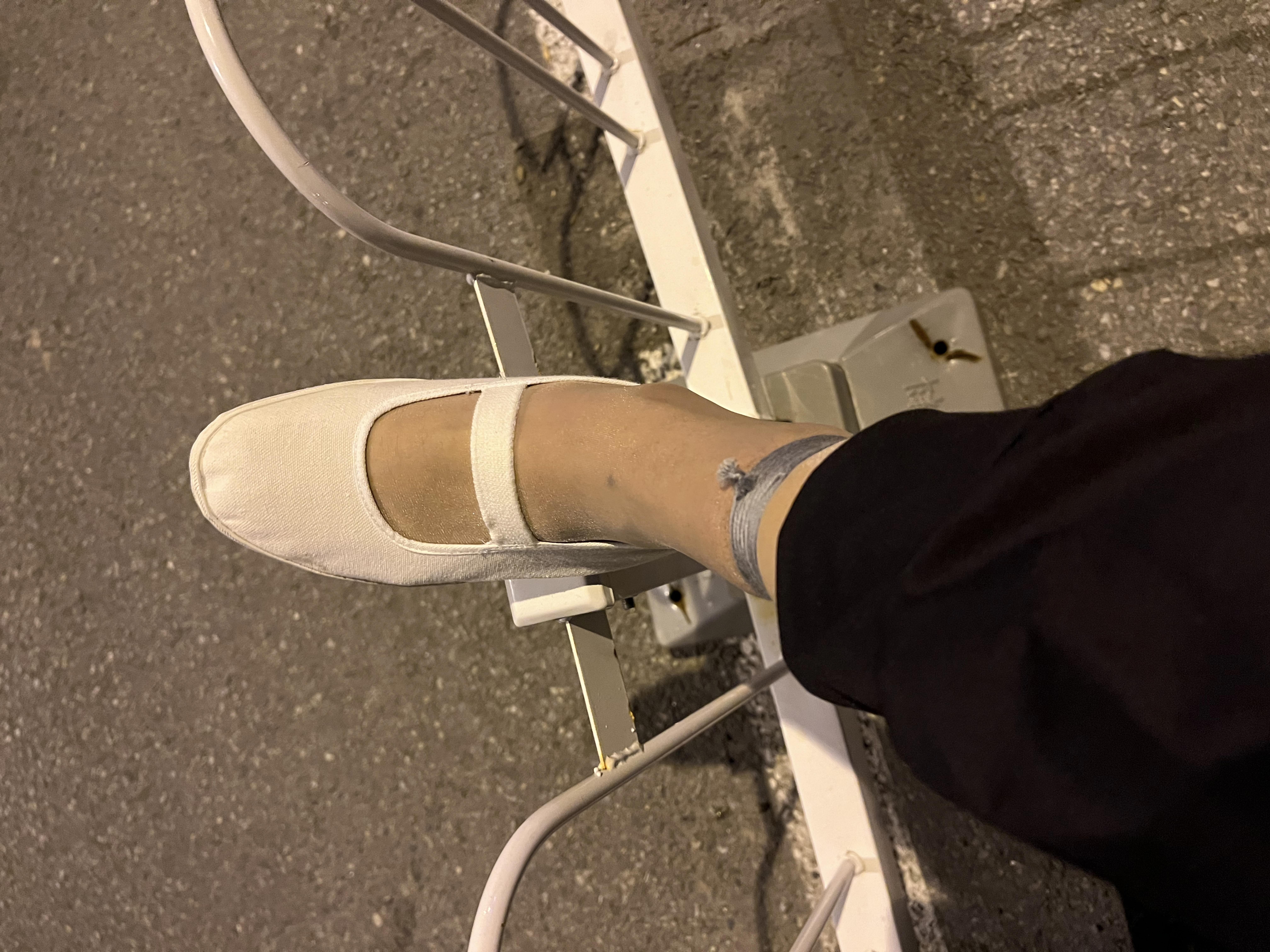 小小的皮筋脚都给我勒肿了