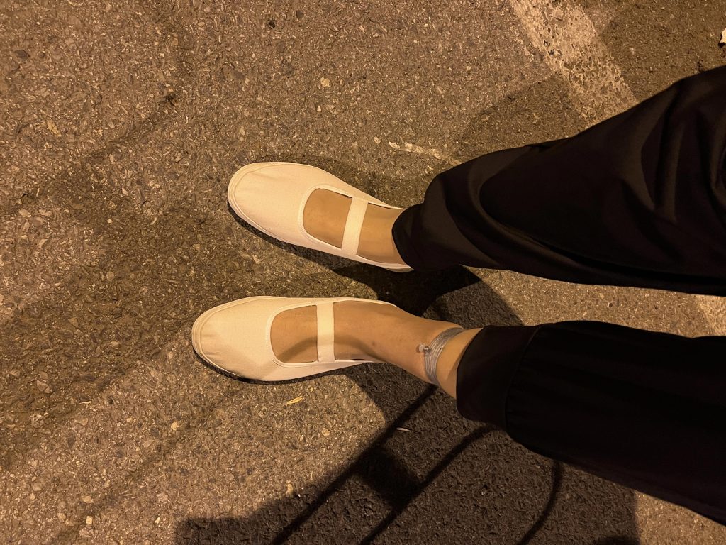 小小的皮筋脚都给我勒肿了