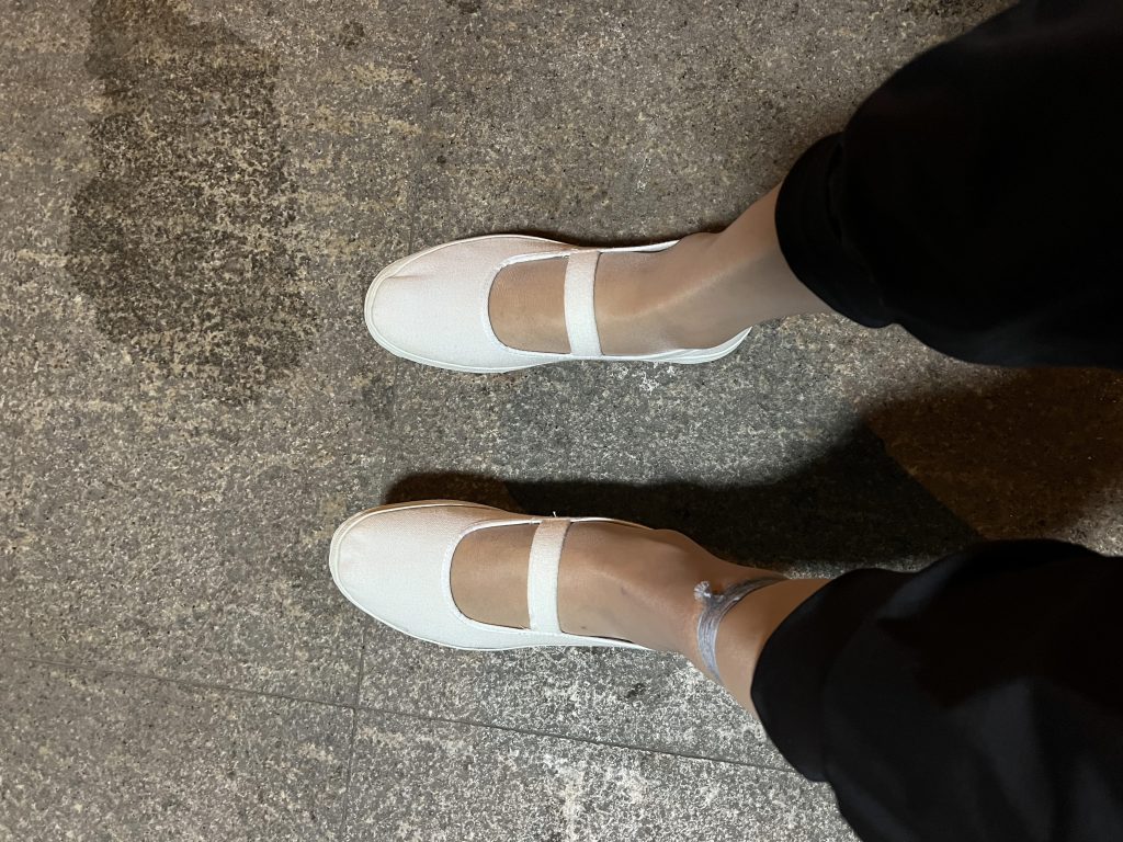小小的皮筋脚都给我勒肿了