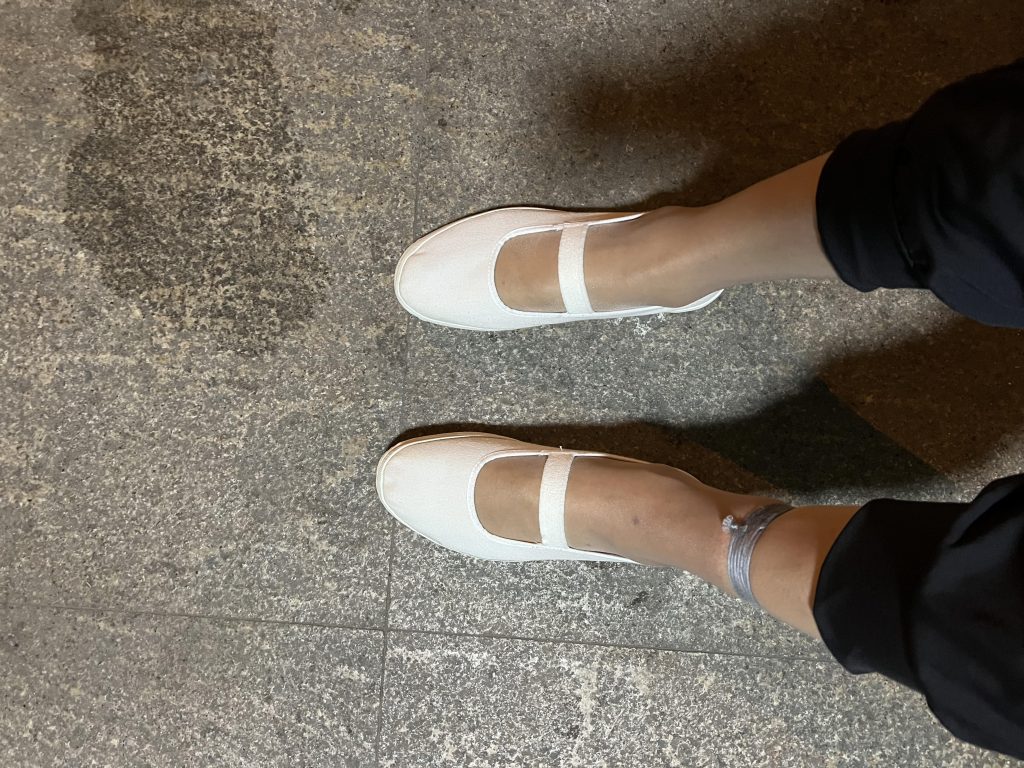 小小的皮筋脚都给我勒肿了