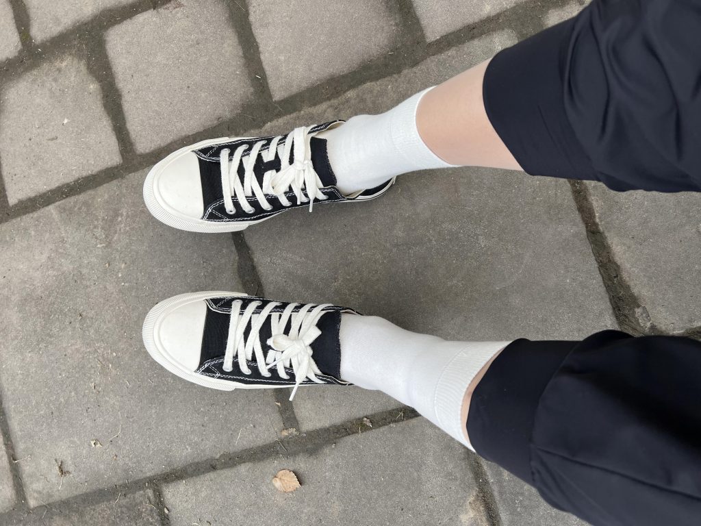 小小的皮筋脚都给我勒肿了