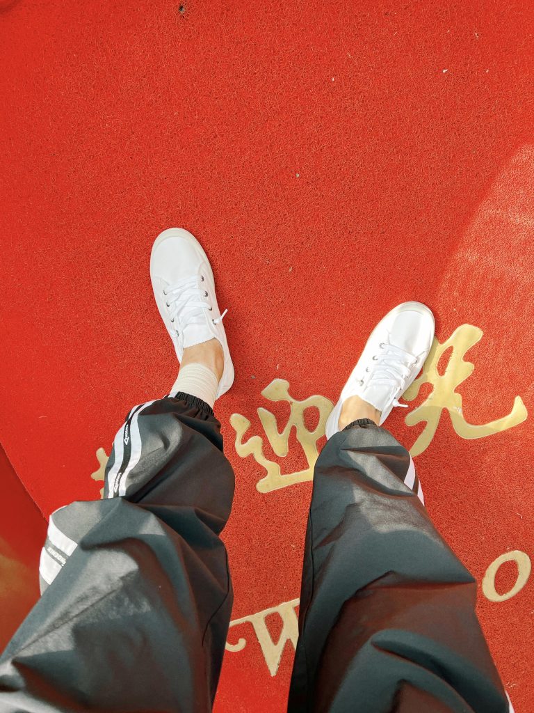 勒紧了脚趾都弯了
