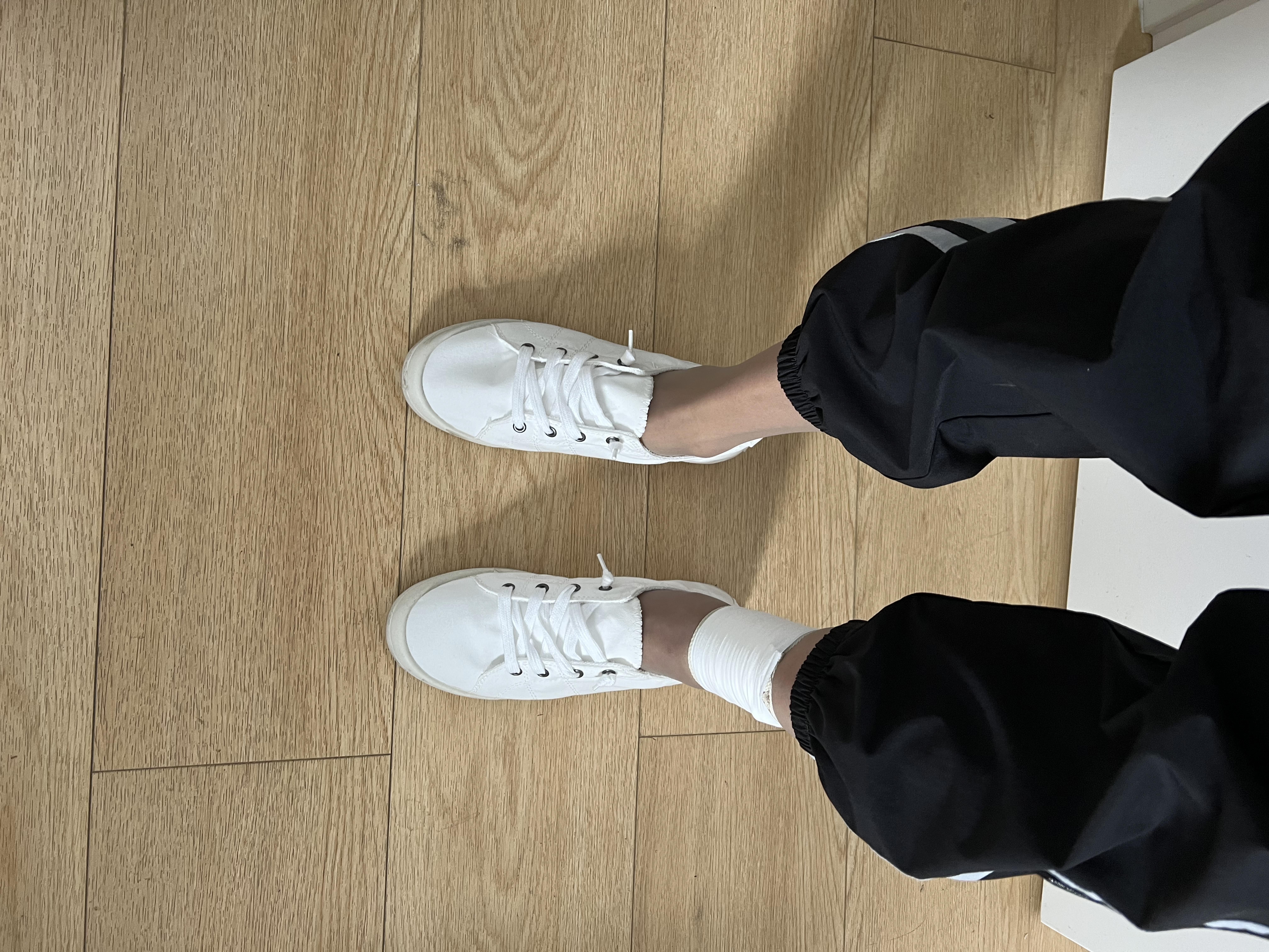 勒紧了脚趾都弯了