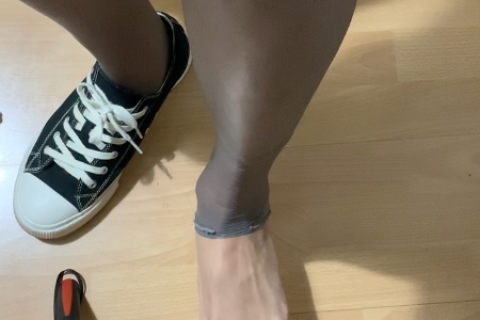 左腿折绑12小时解开的状态