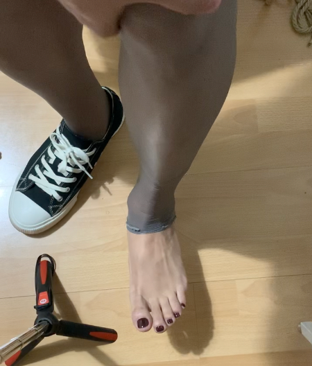 左腿折绑12小时解开的状态