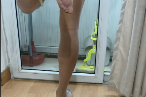 单腿捆绑走路