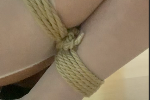 双腿折绑12小时的状态