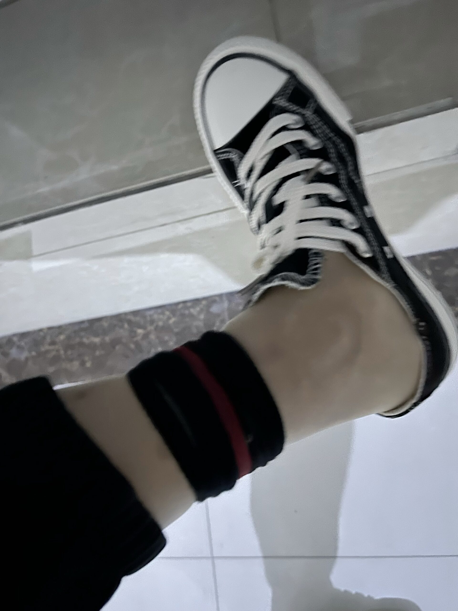 丝袜里外双层捆绑去足疗，差点死过去，技师都说我脚冰凉按着木的